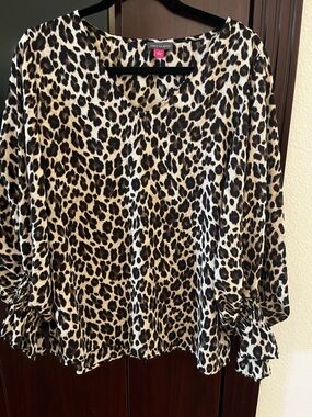 Vince Camuto Leopard Print Top - Black & Tan